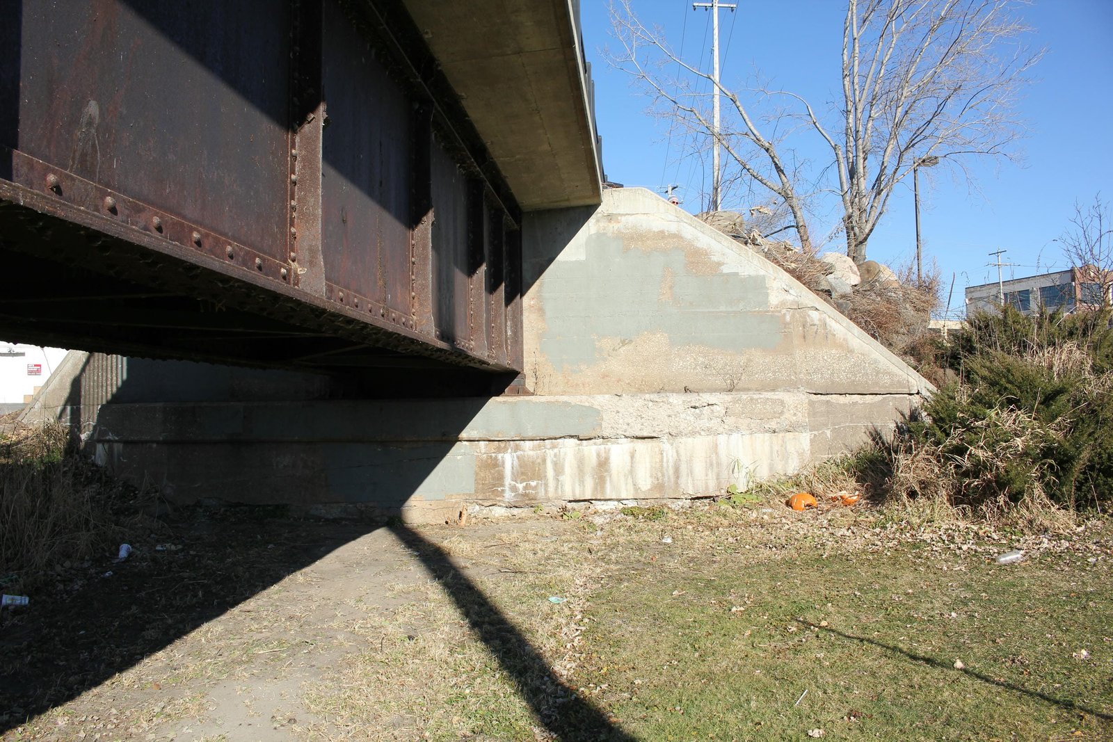 North abutment